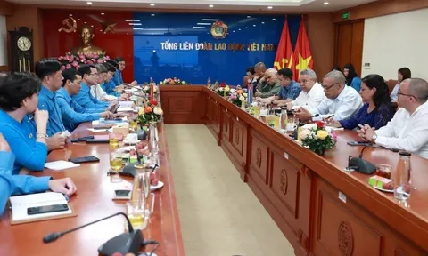 Thắt chặt mối quan hệ hữu nghị đoàn kết đặc biệt giữa hai tổ chức công đoàn