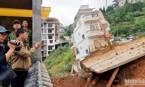 Di dời các hộ dân khỏi hiện trường sạt lở tại Đà Lạt