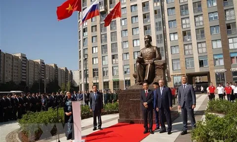 Khánh thành tượng đài Chủ tịch Hồ Chí Minh tại St. Petersburg