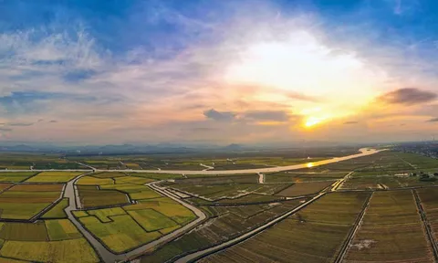 Giữa phá Hạc Hải