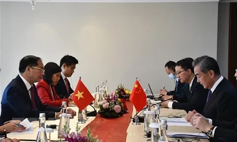 Việt Nam-Trung Quốc tiếp xúc bên lề Hội nghị AMM-56 tại Indonesia