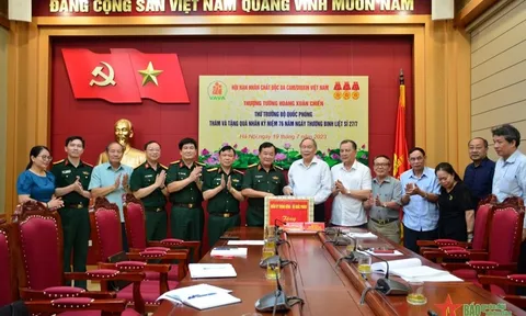 Thượng tướng Hoàng Xuân Chiến thăm, tặng quà Hội Nạn nhân chất độc da cam/dioxin Việt Nam