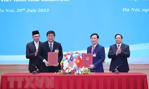 Thủ tướng Anwar Ibrahim dự Diễn đàn Doanh nghiệp Việt Nam-Malaysia
