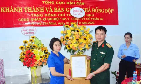 Tổng cục Hậu cần bàn giao nhà đồng đội tặng công nhân lao động hoàn cảnh khó khăn