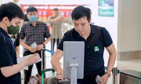 Từ hôm nay (2-8), hành khách có thể sử dụng VNeID để làm thủ tục lên máy bay
