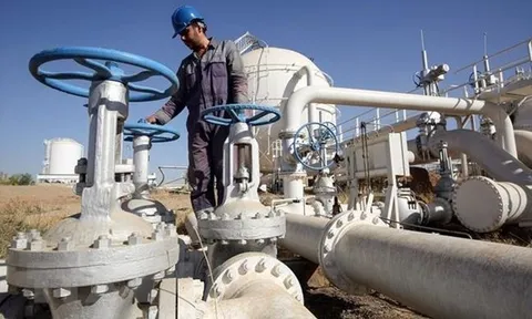 OPEC+ quyết định giữ nguyên chính sách sản lượng khai thác hiện tại