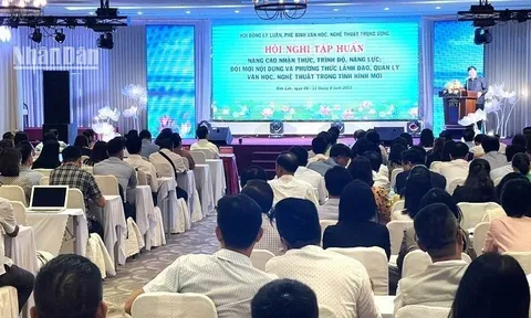 Nâng cao nhận thức, trình độ, năng lực lý luận, phê bình văn học, nghệ thuật trong tình hình mới