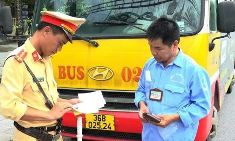 Thanh Hóa đồng loạt kiểm tra ô-tô kinh doanh vận tải