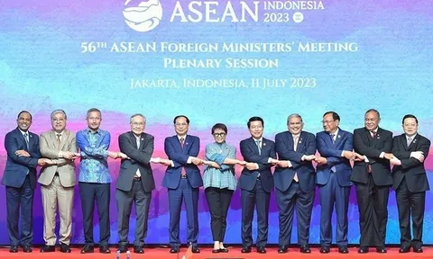 Giữ gìn và phát huy truyền thống vẻ vang, quyết tâm xây dựng ngành ngoại giao vững mạnh, toàn diện, hiện đại