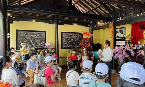 Tour tham quan di tích lịch sử, văn hóa hút khách