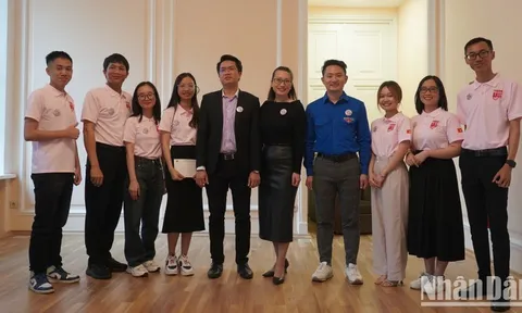 Sinh viên Việt Nam “tiếp lửa” phong trào dạy tiếng Việt tại Nga