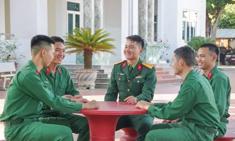 Sĩ quan thôi phục vụ tại ngũ và sĩ quan tại ngũ hy sinh, từ trần có những quyền lợi gì?