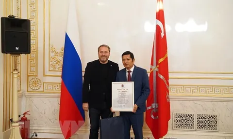 St. Petersburg vinh danh những đóng góp tăng cường quan hệ Nga-Việt