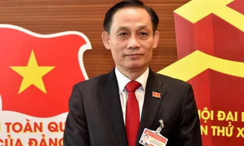 [Infographics] Tiểu sử tân Ủy viên Ban Bí thư Khóa XIII Lê Hoài Trung
