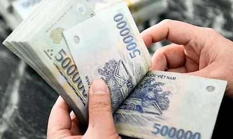 Chính phủ đề xuất cải cách tiền lương, tăng lương để bù trượt giá