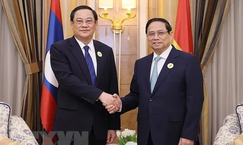 Thủ tướng Phạm Minh Chính gặp Thủ tướng Lào Sonexay Siphandone