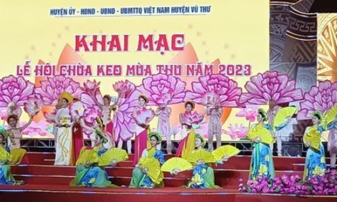 Lung linh sắc màu trong đêm lễ hội về miền di sản chùa Keo