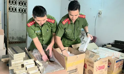 Thừa Thiên Huế: Tạm giữ hình sự đối tượng tàng trữ 13.000 gói thuốc lá lậu
