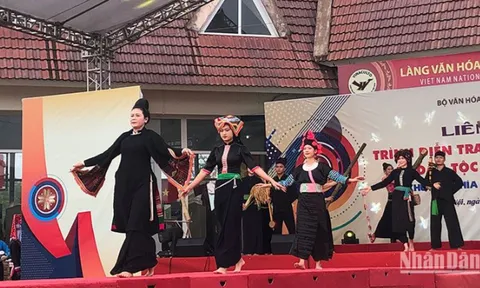 Tháng 11 “Đại đoàn kết - Cội nguồn dân tộc” tại Làng Văn hóa-Du lịch các dân tộc Việt Nam