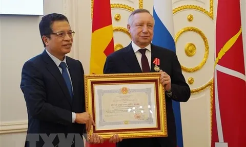 Trao huân chương Hữu nghị cho Thành phố St. Petersburg của Nga