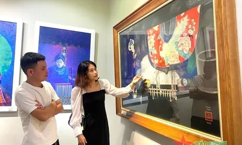 Mang hơi thở của bà con vùng cao vào từng tác phẩm tại triển lãm “Sắc Chàm”