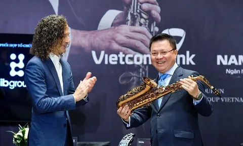 Bán đấu giá kèn của huyền thoại âm nhạc Kenny G với mục đích thiện nguyện