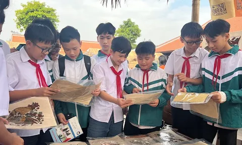 Gìn giữ để "màu dân tộc" luôn sáng bừng trên giấy điệp