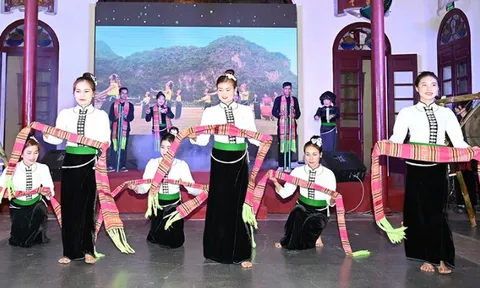 Lan tỏa vẻ đẹp những điệu xòe Thái vùng Tây Bắc