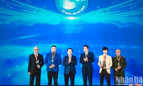 Trao giải Cuộc thi ảnh nghệ thuật “Tổ quốc bên bờ sóng” lần thứ 2