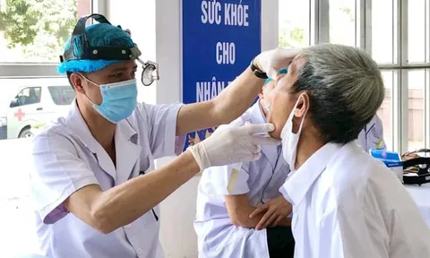 Từ 1/1/2024: Hà Nội hỗ trợ bảo hiểm y tế cho người cao tuổi, học sinh-sinh viên khó khăn