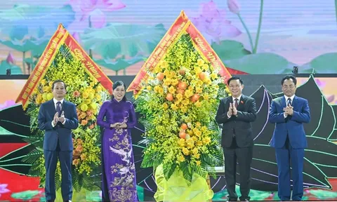 Chủ tịch Quốc hội Vương Đình Huệ dự Lễ kỷ niệm 60 năm Bác Hồ về thăm tỉnh Thái Nguyên