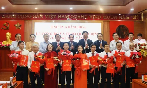 Khánh Hòa công bố và trao quyết định điều động, bổ nhiệm nhiều cán bộ