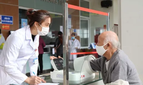 Từ đầu năm 2024, người trên 75 tuổi sẽ được ưu tiên khi khám, chữa bệnh