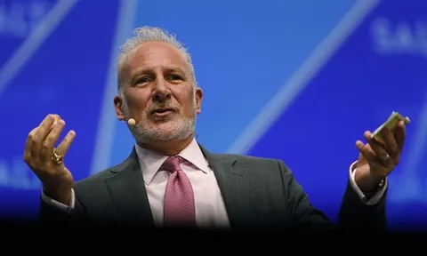 Nhà kinh tế học Peter Schiff: Giá vàng sẽ bùng nổ vào năm 2024