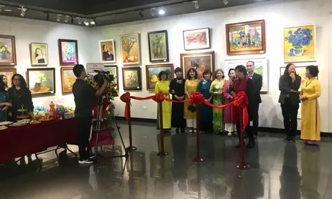 Khai mạc triển lãm tranh nghệ thuật “Giao mùa”