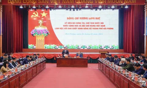 Chủ tịch Quốc hội Vương Đình Huệ làm việc với Ban Chấp hành Đảng bộ TP Hải Phòng
