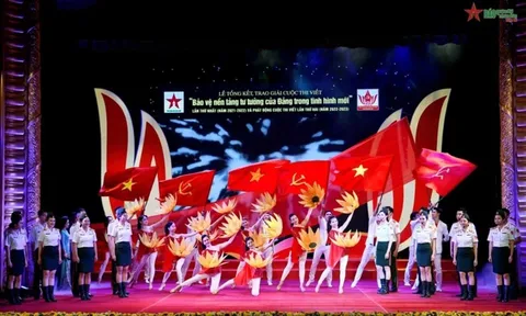Chuyên nghiệp hóa lý luận, phê bình văn học nghệ thuật