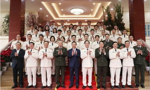 Chủ tịch nước thăm, kiểm tra công tác sẵn sàng chiến đấu, chúc Tết tại Bộ Tư lệnh Cảnh vệ và Bộ Tư lệnh Cảnh sát cơ động