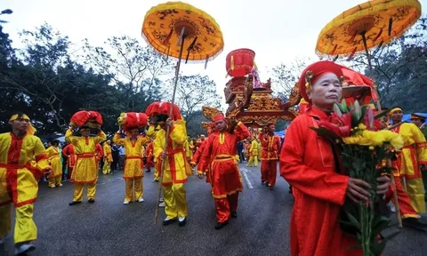 Tưng bừng khai hội đền Sóc