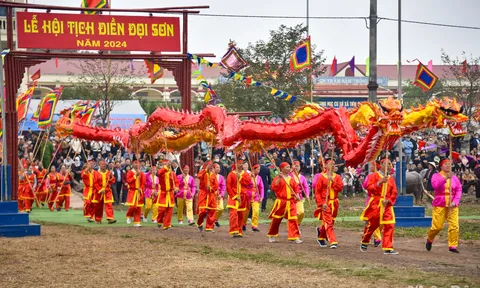 Tái hiện hình ảnh Nhà Vua xuống ruộng đi cày trong Lễ hội Tịnh điền Đọi Sơn 2024