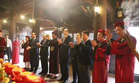 Thành kính dâng hương tưởng nhớ Tổ Mẫu Âu Cơ