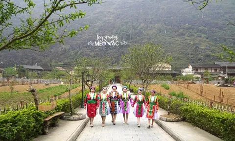 Sắc xuân trên bản người Mông