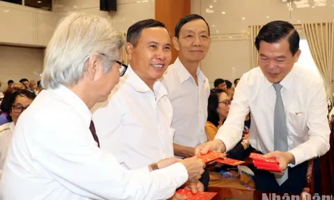 Đồng Nai chú trọng tạo cơ chế đặc thù để đội ngũ văn nghệ sĩ, trí thức dấn thân
