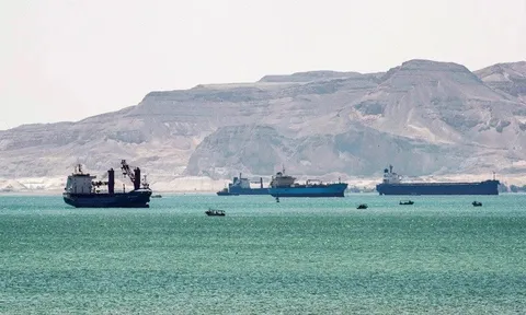 Doanh thu của Kênh đào Suez giảm 40-50% do các cuộc tấn công của Houthi