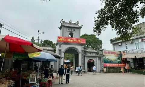 Nam Định: Chấn chỉnh ngay việc “đóng ấn, thu tiền” ở đền Bảo Lộc
