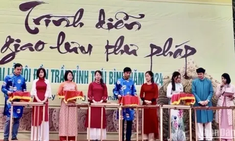 Biểu diễn thư pháp trong Lễ hội đền Trần Thái Bình