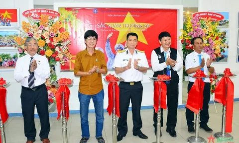 Triển lãm 120 ảnh thời sự nghệ thuật “Sắc xuân Trường Sa”