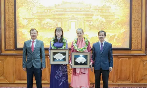 Hai phụ nữ nước ngoài được vinh danh Công dân danh dự tỉnh Thừa Thiên Huế