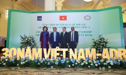 Thủ tướng đề nghị ADB hỗ trợ trong các dự án 'xoay chuyển tình thế, chuyển đổi trạng thái'
