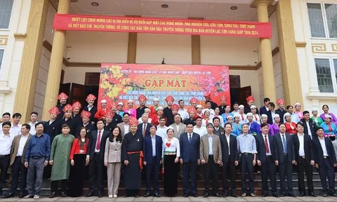 Gặp mặt người làm công tác bảo tồn văn hóa truyền thống
